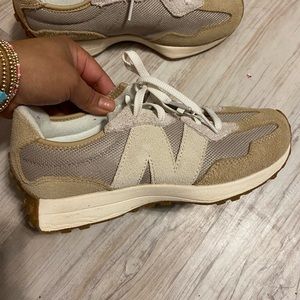 New Balance 327